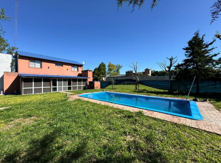 Casa · 170m² · 2 Dormitorios · 4 Cocheras
