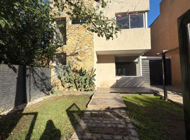 Casa · 146m² · 5 Ambientes · 3 Cocheras