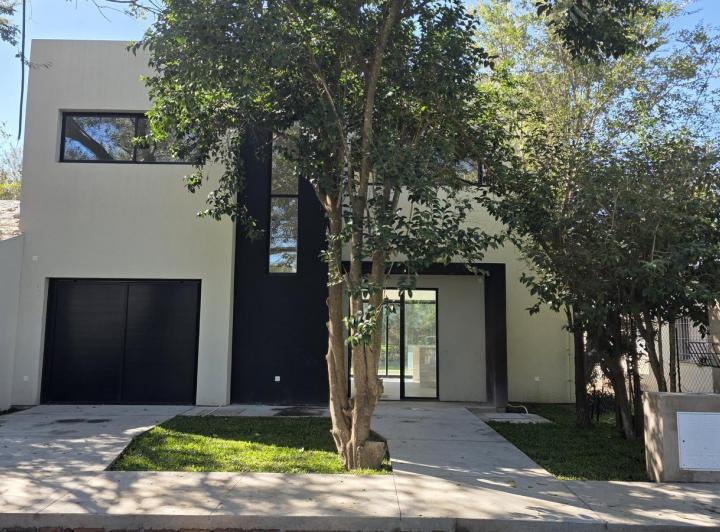 Casa · 144m² · 5 Ambientes · 1 Cochera