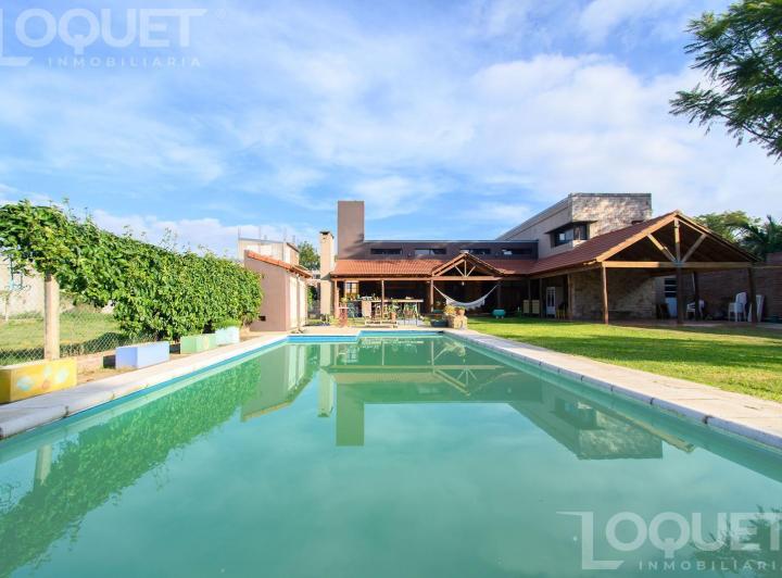 Casa · 240m² · 5 Ambientes · 4 Cocheras