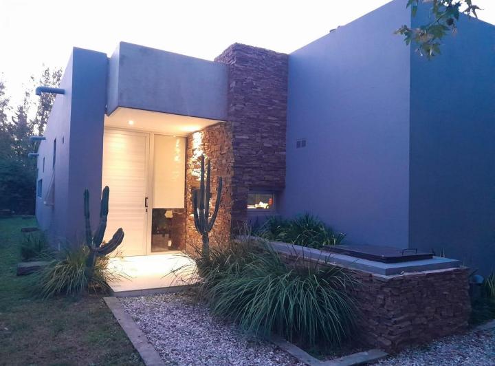 Casa · 234m² · 4 Ambientes · 2 Cocheras