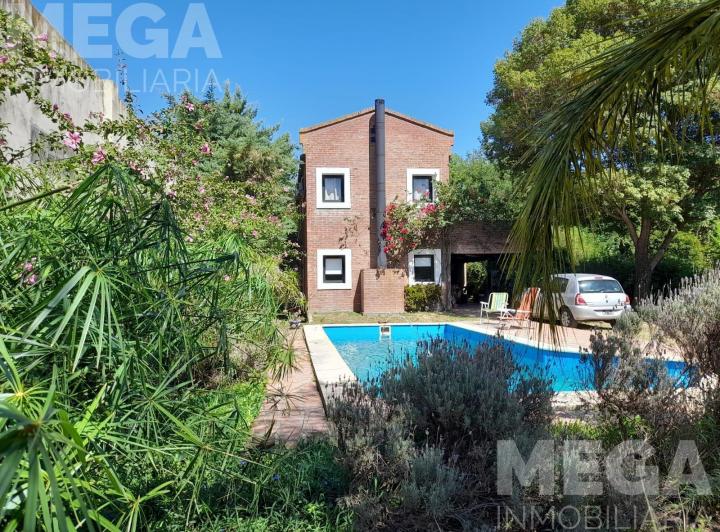 Casa · 90m² · 9 Ambientes · 2 Cocheras
