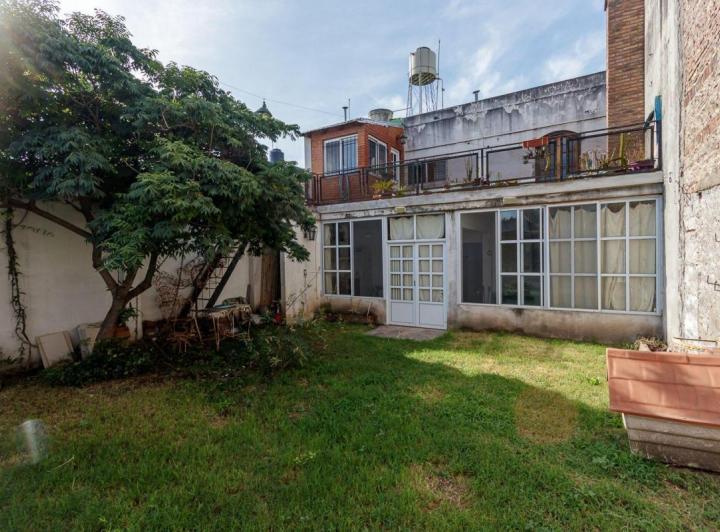 Casa · 250ha · 6 Ambientes · 1 Cochera