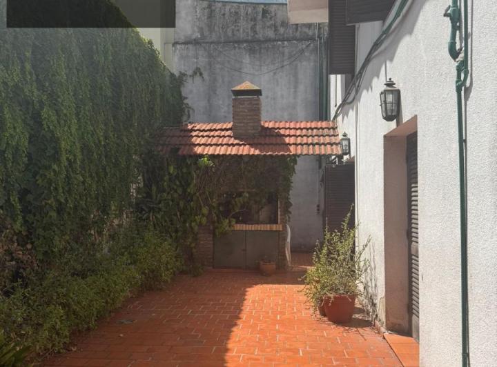 Casa · 197m² · 7 Ambientes · 2 Cocheras