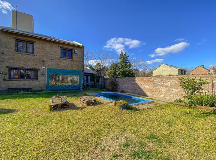 Casa · 200m² · 5 Ambientes · 2 Cocheras