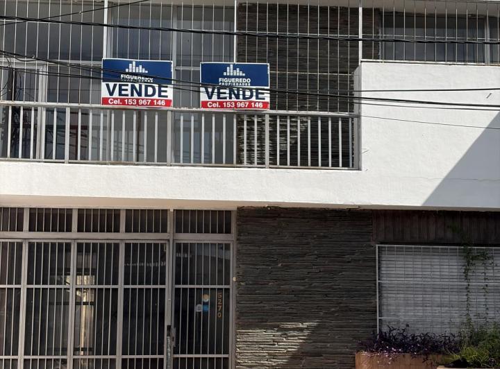 Casa · 347m² · 6 Ambientes · 2 Cocheras