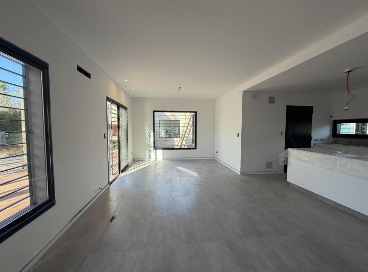 Casa · 89m² · 4 Ambientes · 2 Cocheras