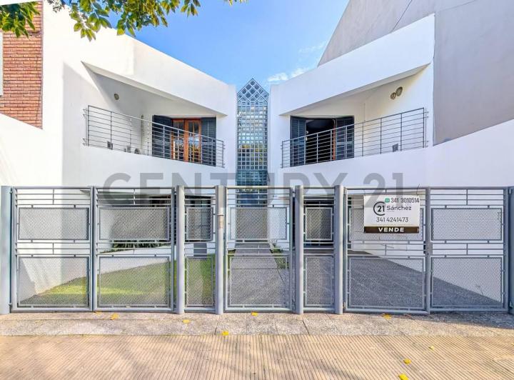 Casa · 330m² · 8 Ambientes · 2 Cocheras
