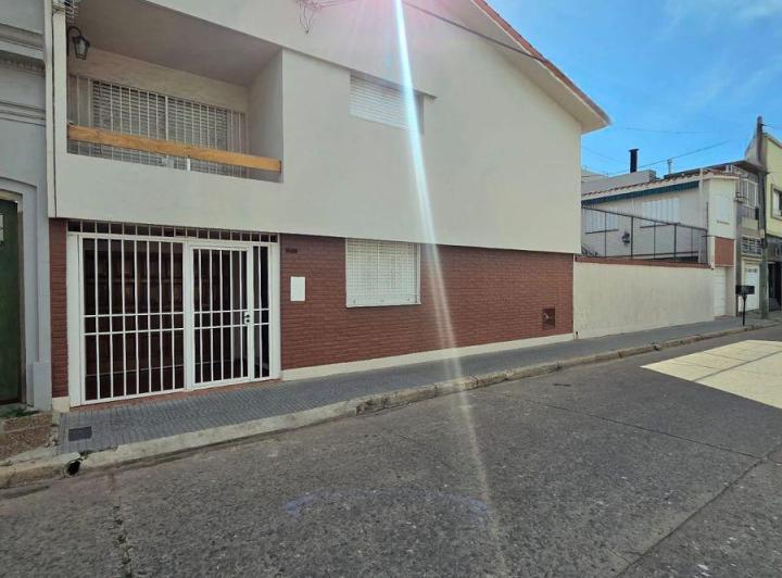 Casa · 290m² · 8 Ambientes · 2 Cocheras