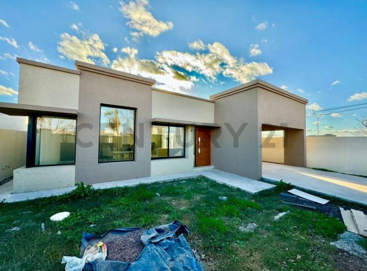 Casa · 250m² · 5 Ambientes · 2 Cocheras