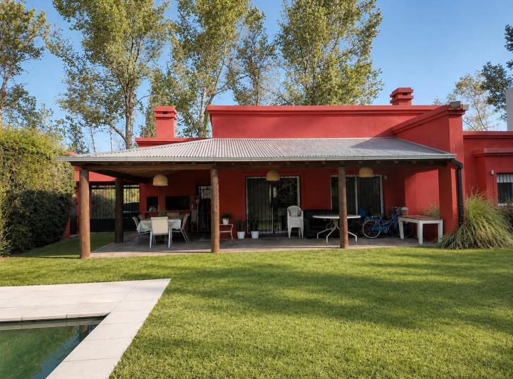 Casa · 140m² · 5 Ambientes · 2 Cocheras