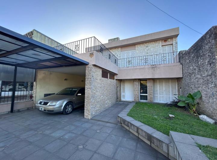 Casa · 166m² · 3 Ambientes · 2 Cocheras