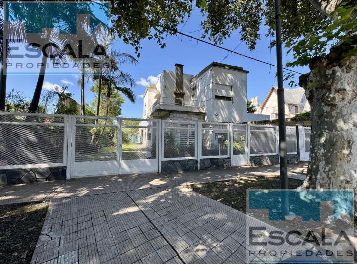 Casa · 275m² · 7 Ambientes · 2 Cocheras