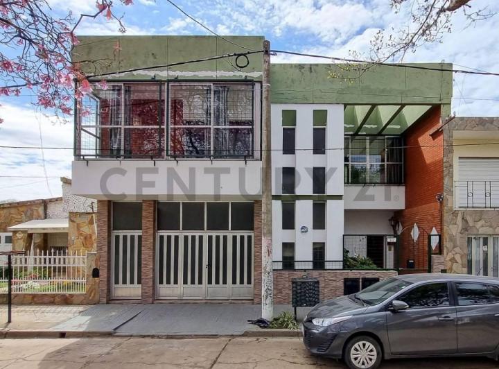 Casa · 277m² · 7 Ambientes · 1 Cochera