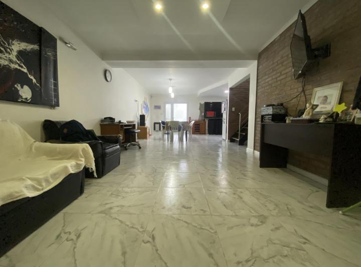 Casa · 165m² · 4 Ambientes · 2 Cocheras