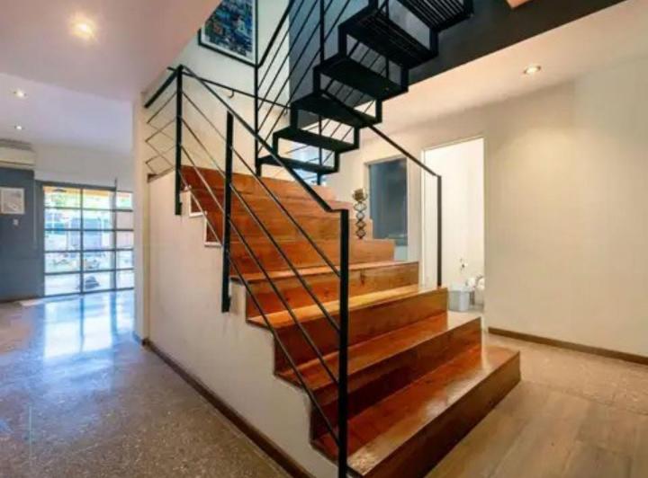 Casa · 197m² · 8 Ambientes · 2 Cocheras