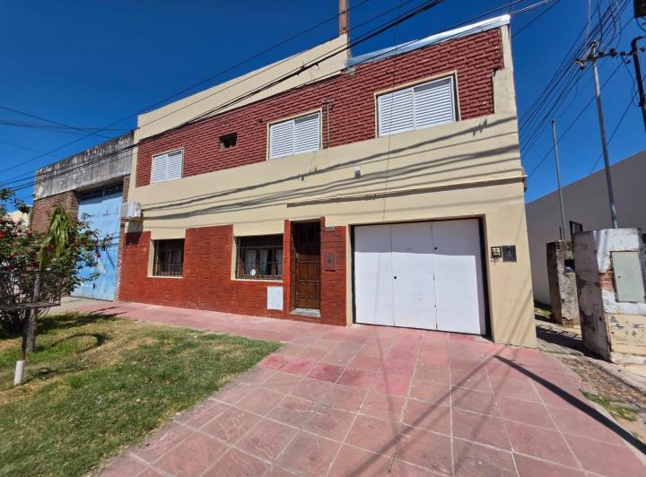 Casa · 290m² · 9 Ambientes · 1 Cochera