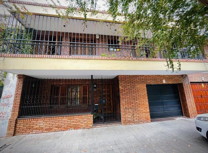 Casa · 288m² · 4 Dormitorios · 2 Cocheras