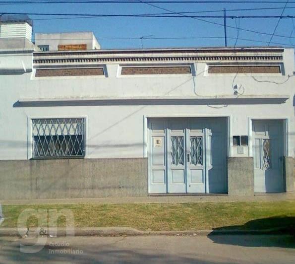 Casa · 210m² · 6 Ambientes · 1 Cochera