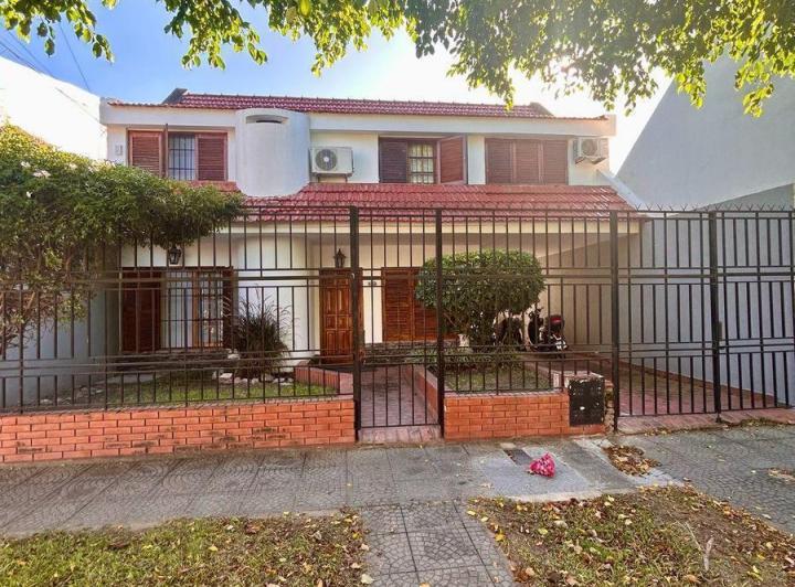 Casa · 271m² · 9 Ambientes
