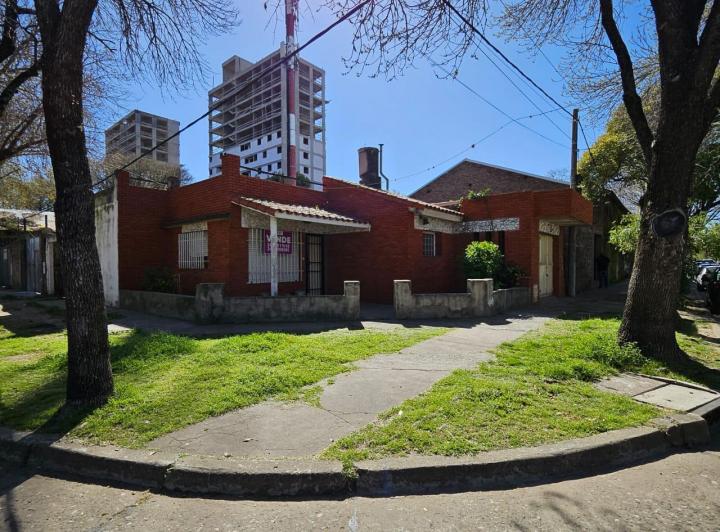 Casa · 110m² · 2 Dormitorios · 2 Cocheras