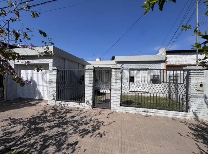 Casa · 126m² · 2 Dormitorios · 2 Cocheras
