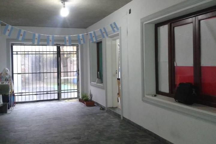 Casa · 200m² · 4 Dormitorios · 2 Cocheras