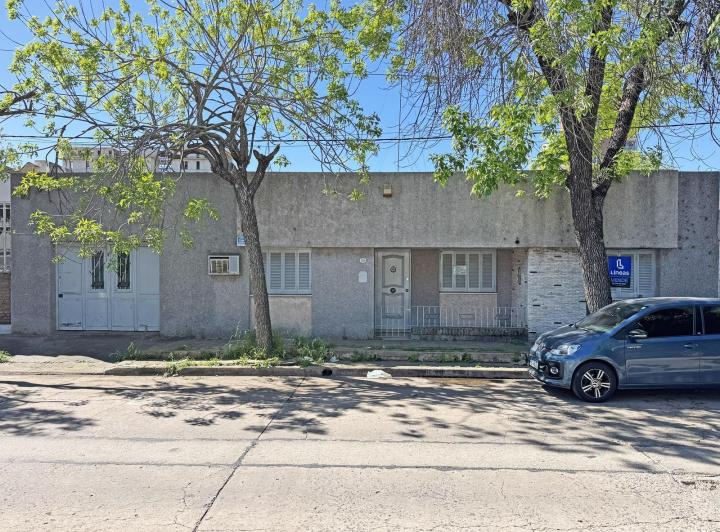 Casa · 387m² · 3 Dormitorios · 2 Cocheras