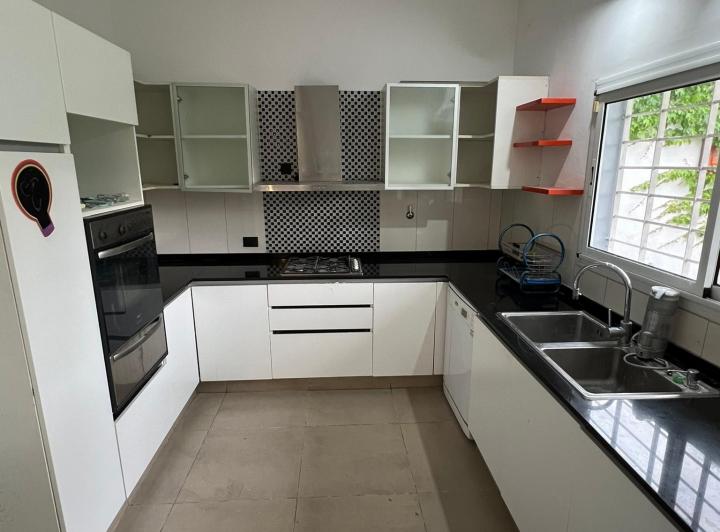 Casa · 240m² · 5 Ambientes · 3 Cocheras