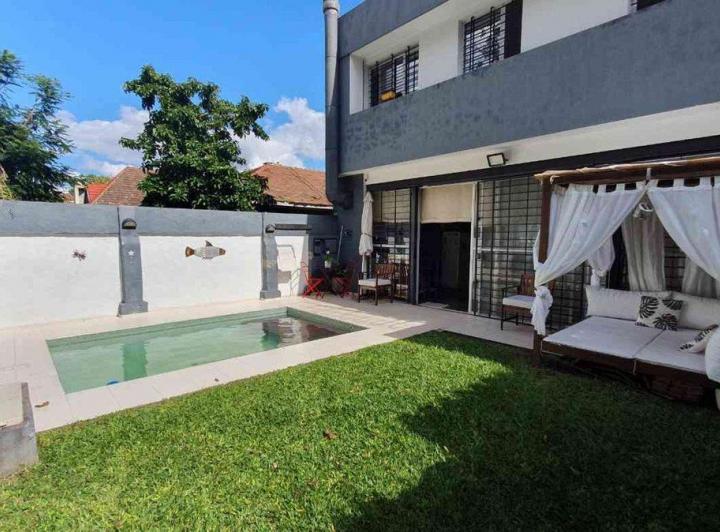 Casa · 174m² · 5 Ambientes · 2 Cocheras