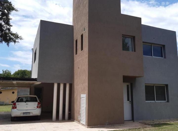 Casa · 155m² · 4 Ambientes · 2 Cocheras