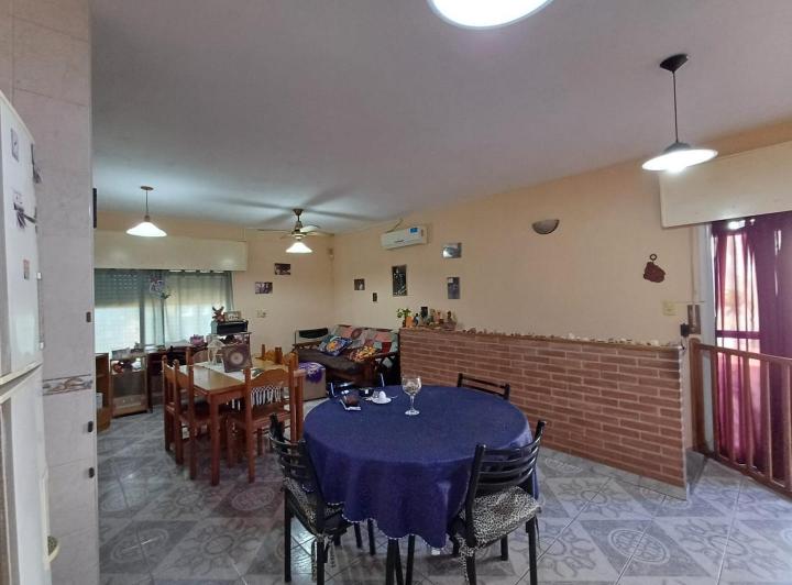 Casa · 140m² · 6 Ambientes · 3 Cocheras