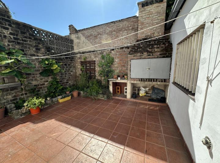 Casa · 8 Ambientes · 1 Cochera