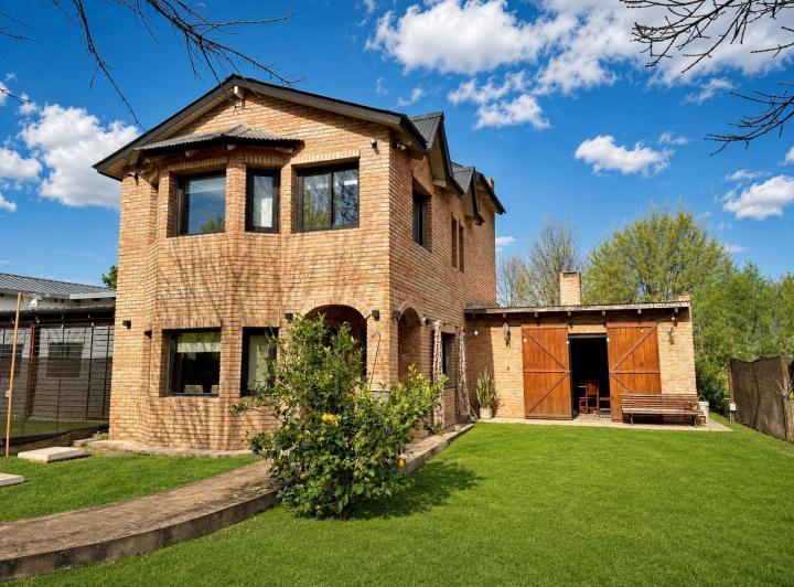Casa · 199m² · 5 Ambientes · 2 Cocheras
