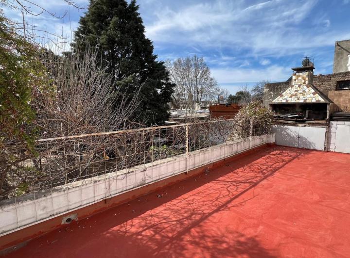 Casa · 210m² · 9 Ambientes · 3 Cocheras