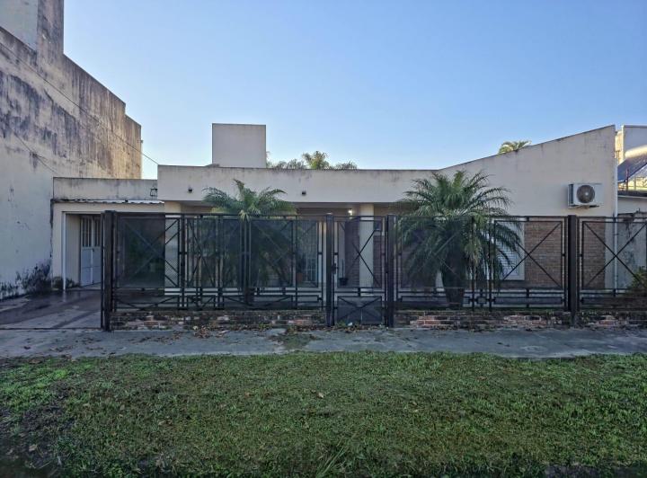 Casa · 197m² · 8 Ambientes · 1 Cochera