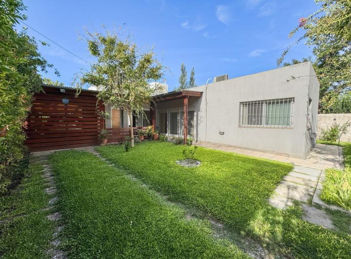 Casa · 102m² · 3 Ambientes · 2 Cocheras