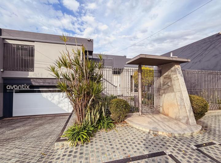 Casa · 361m² · 10 Ambientes · 2 Cocheras