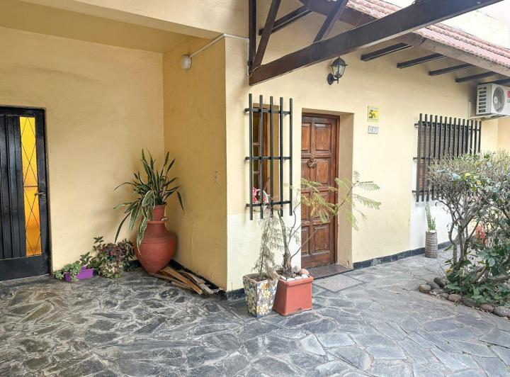 Casa · 72m² · 5 Ambientes · 1 Cochera