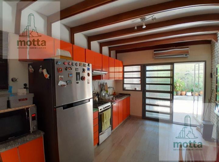 Casa · 142m² · 6 Ambientes · 1 Cochera