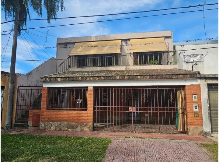Casa · 175m² · 7 Ambientes · 1 Cochera