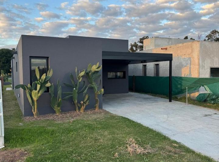 Casa · 300m² · 3 Ambientes · 1 Cochera