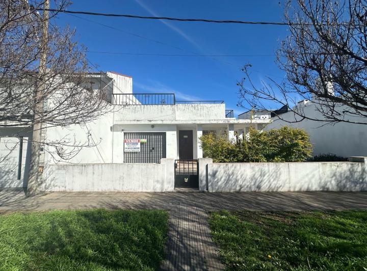 Casa · 130m² · 4 Ambientes · 2 Cocheras