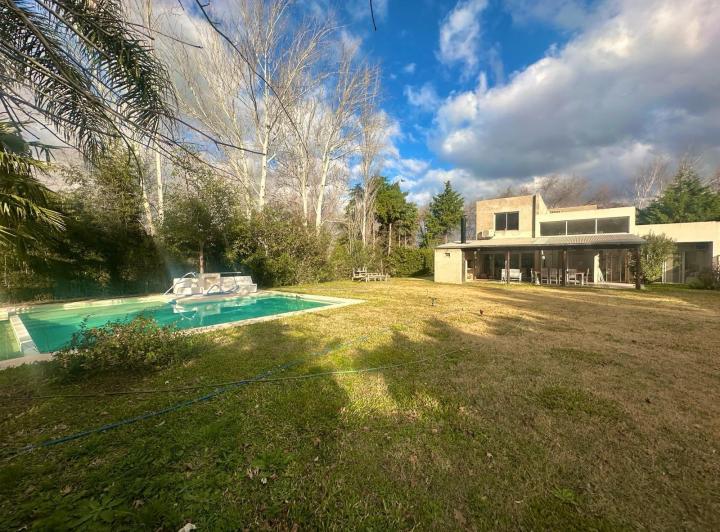 Casa · 173m² · 6 Ambientes · 3 Cocheras