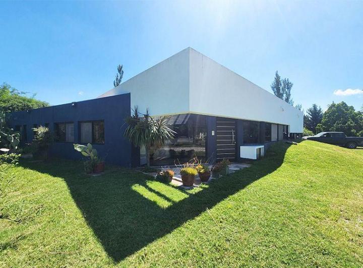 Casa · 277m² · 6 Ambientes · 3 Cocheras