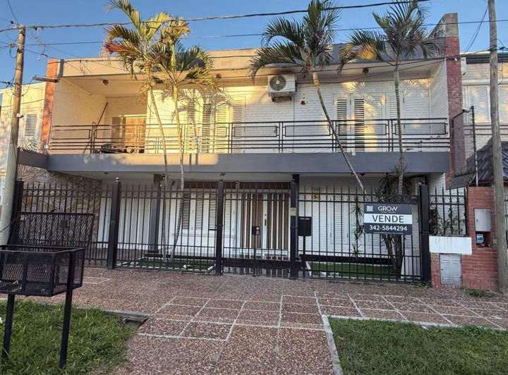 Casa · 701m² · 8 Ambientes
