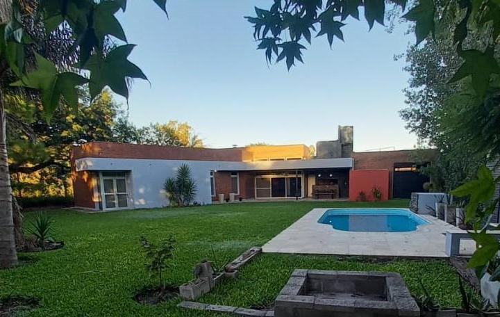 Casa · 202m² · 10 Ambientes · 2 Cocheras