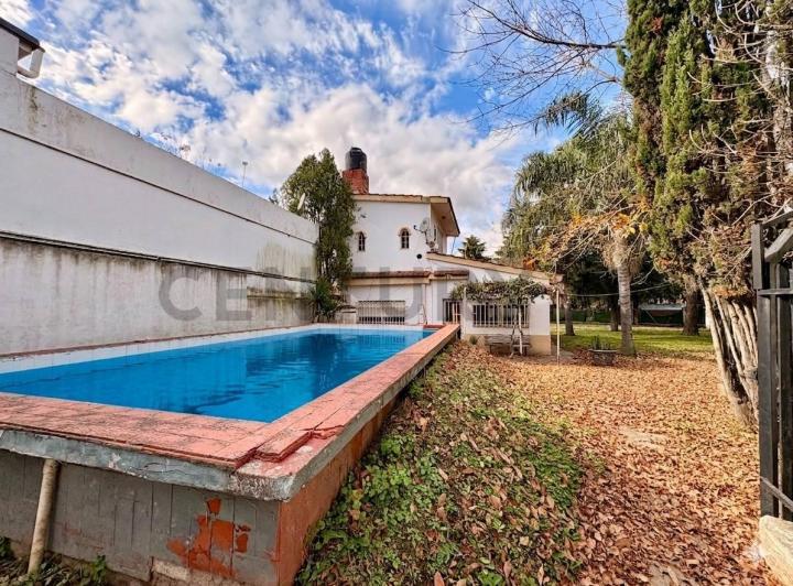 Casa · 120m² · 5 Ambientes · 3 Cocheras