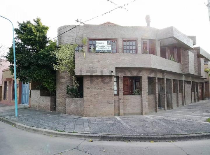 Casa · 267m² · 6 Ambientes · 2 Cocheras
