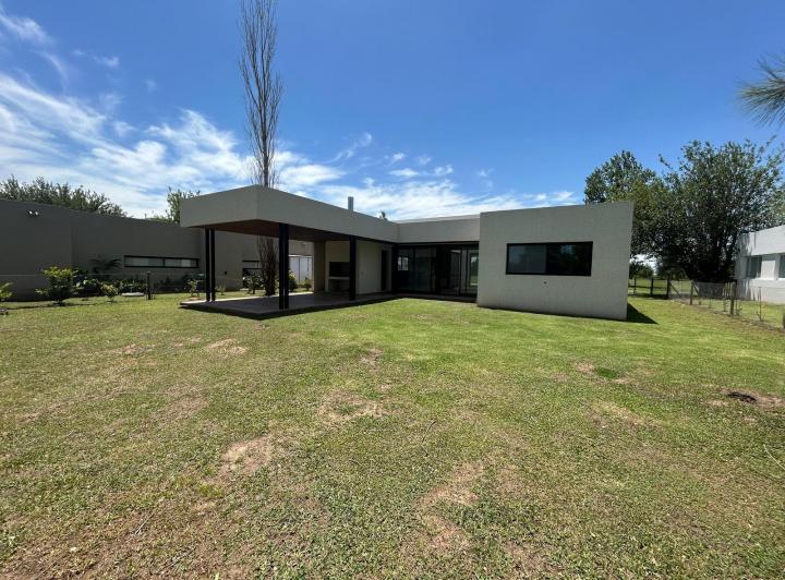 Casa · 188m² · 5 Ambientes · 2 Cocheras